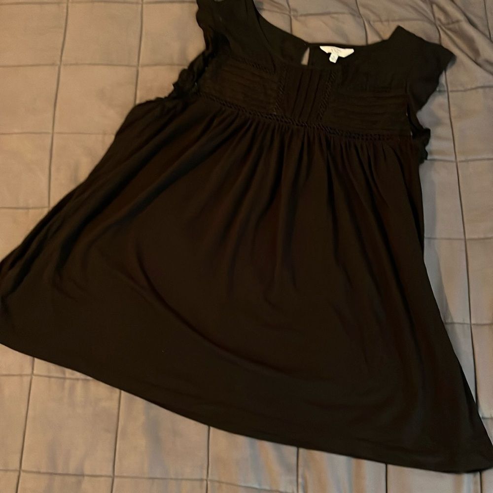 Crown and Ivy Black Flutter sleeve knit baby doll blouse
